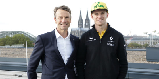 F1-Star Hülkenberg zu Besuch bei Renault in Köln