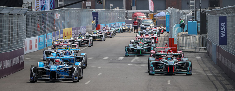 Finale vor der Skyline: Renault e.dams auf dem Formel E-Podest