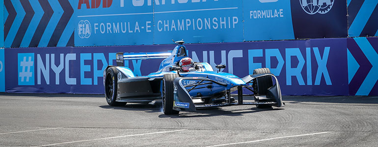 Finale vor der Skyline: Renault e.dams auf dem Formel E-Podest