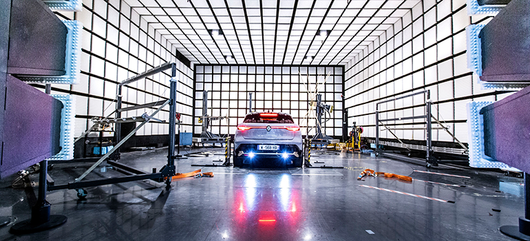 Fahrzeugentwicklung in aller Stille: die schalltoten Räume von Renault