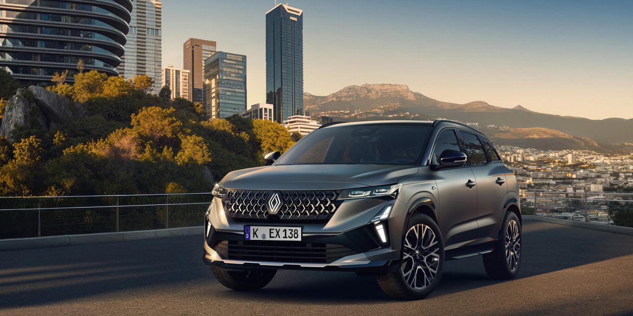 Renault Austral von vorne auf Straße